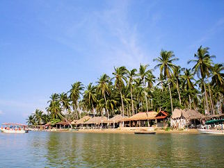 Restaurants on the lagoon at Barra de Potos&iacute;