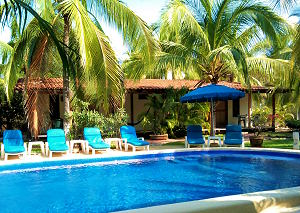 Pool and bungalows at Villa Don Manuel